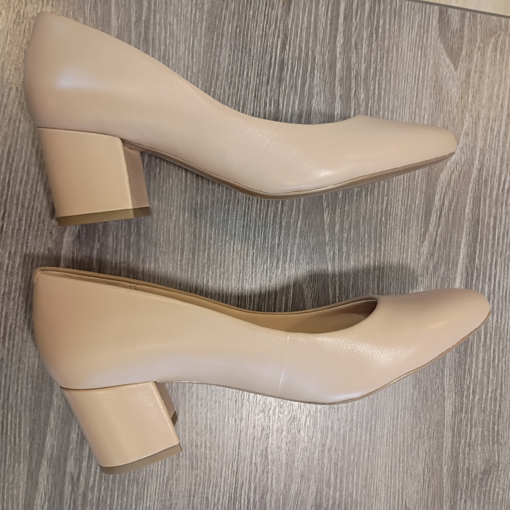 NWOT Easy Spirit Women's Super Comfort- Beige Block Heel Pumps Size 8.5